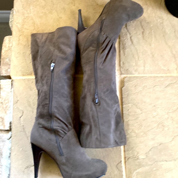 Taupe Boots by Forever 21 Size 10 - Picture 5 of 11